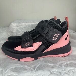 Nike Kids Lebron James Soldier Xlll Basketball Shoes Black AR7585 005 Size 5.5 Y